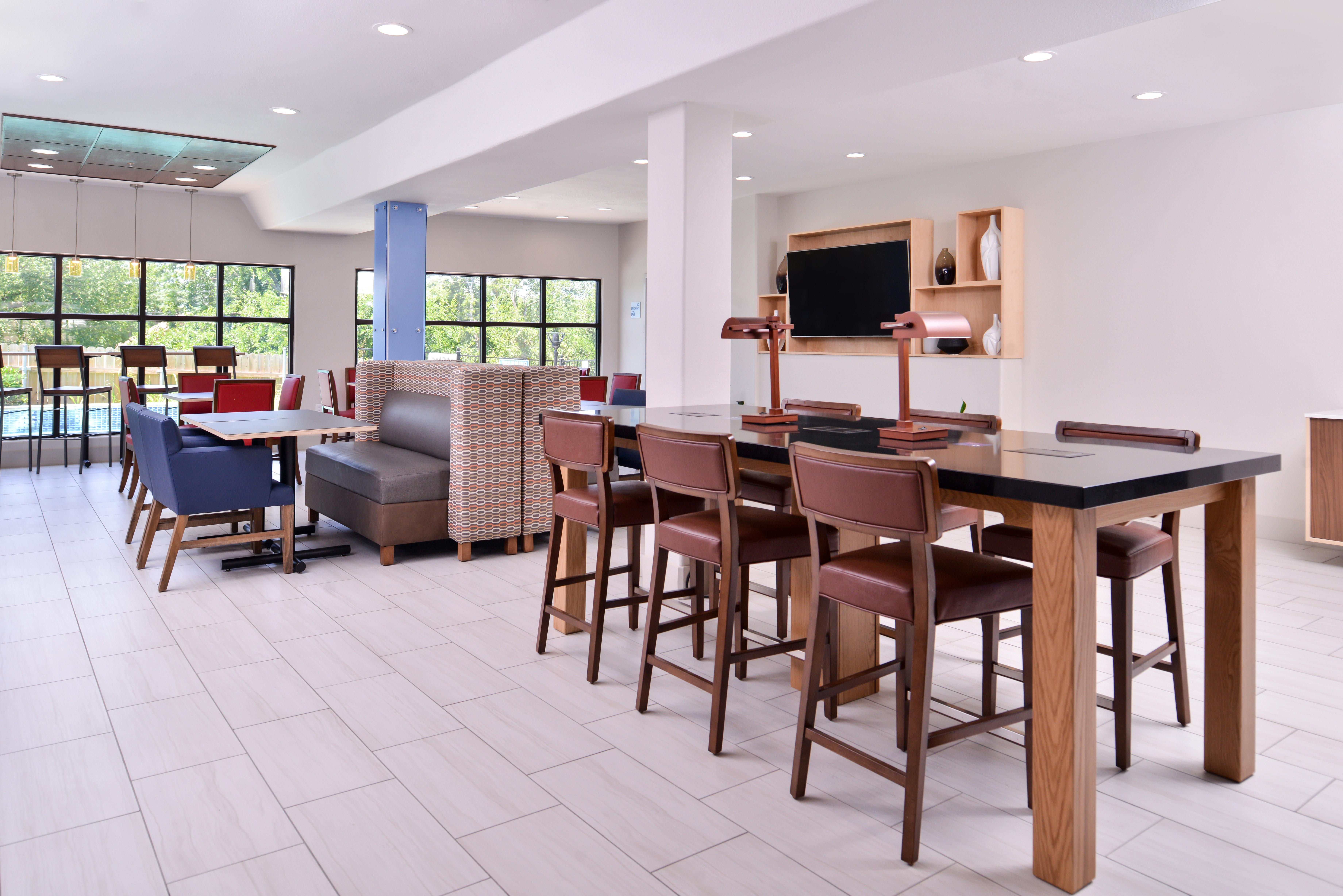 Holiday Inn Express Hotel & Suites Elgin By Ihg Exterior foto