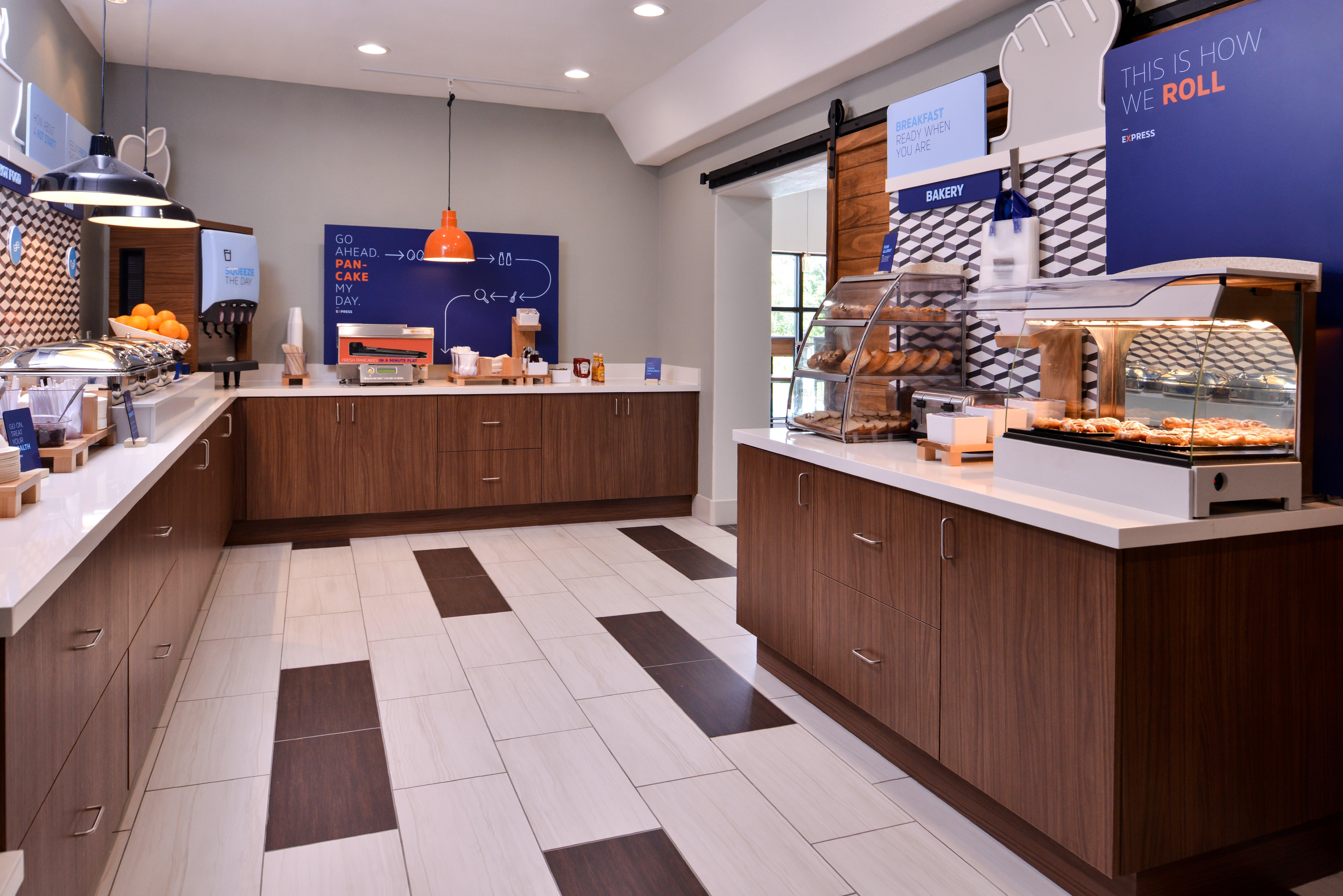 Holiday Inn Express Hotel & Suites Elgin By Ihg Exterior foto