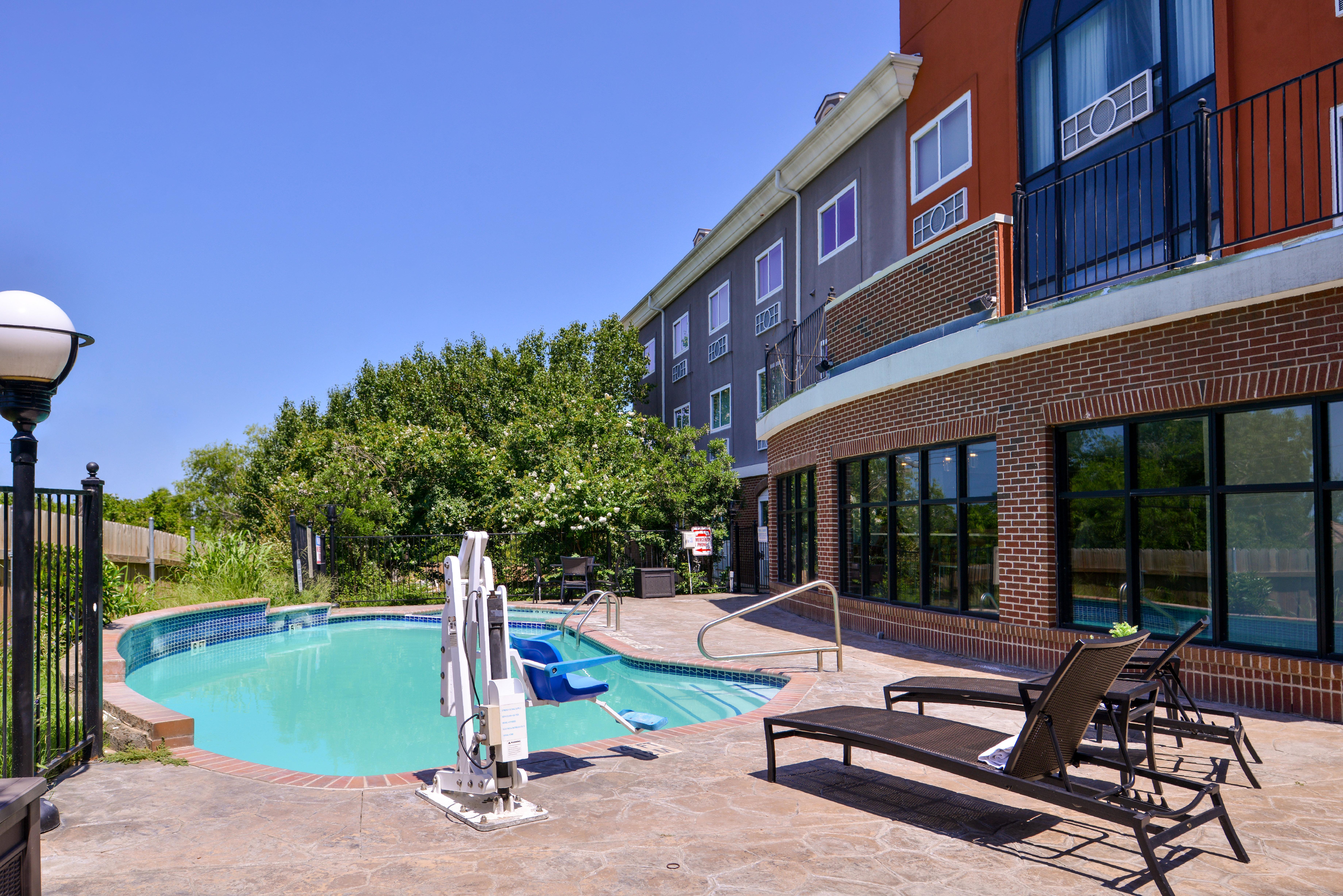 Holiday Inn Express Hotel & Suites Elgin By Ihg Exterior foto