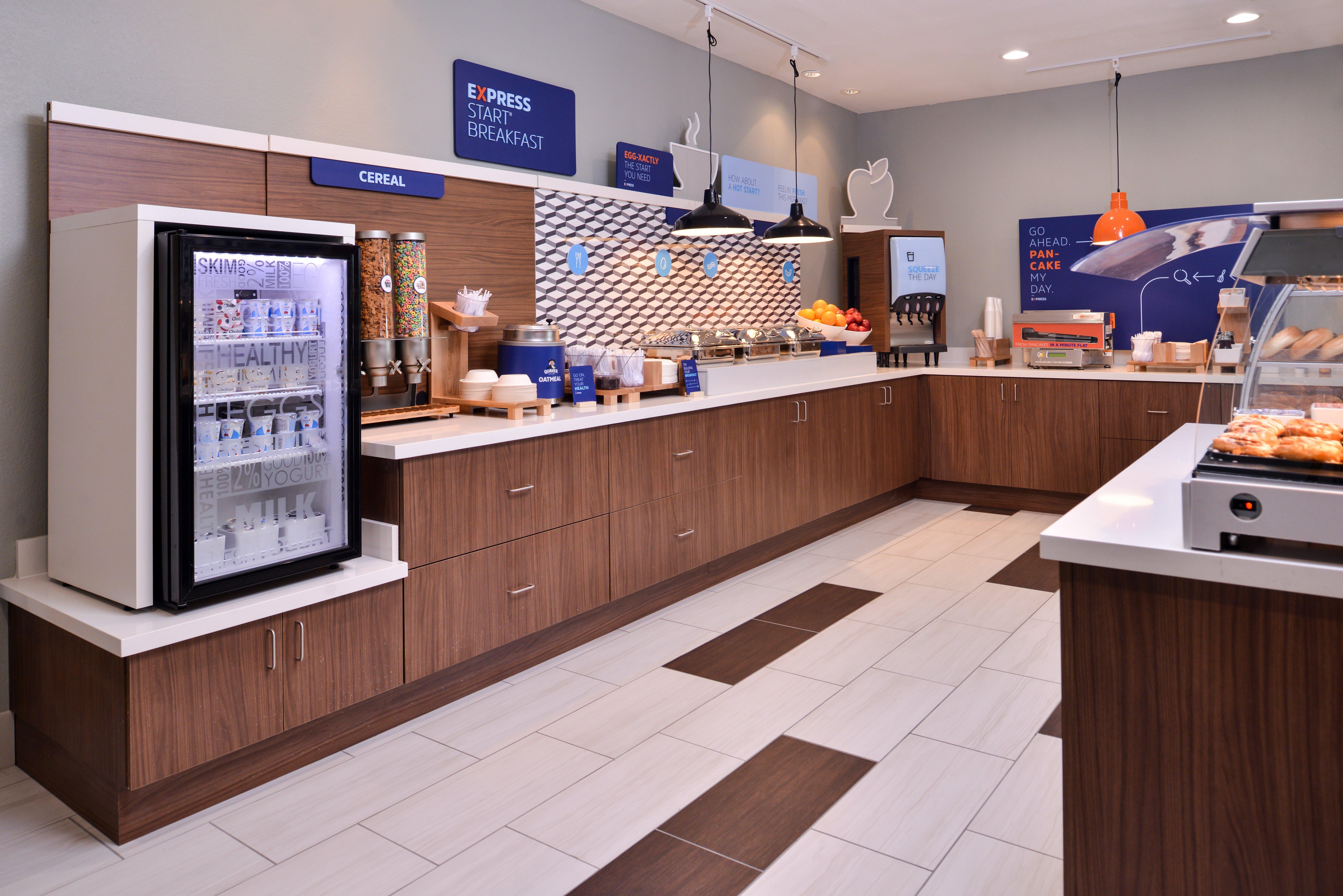 Holiday Inn Express Hotel & Suites Elgin By Ihg Exterior foto